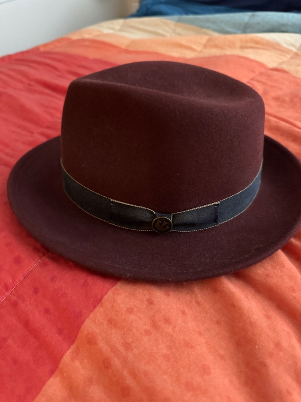 Goorin Bros maroon hat sz small